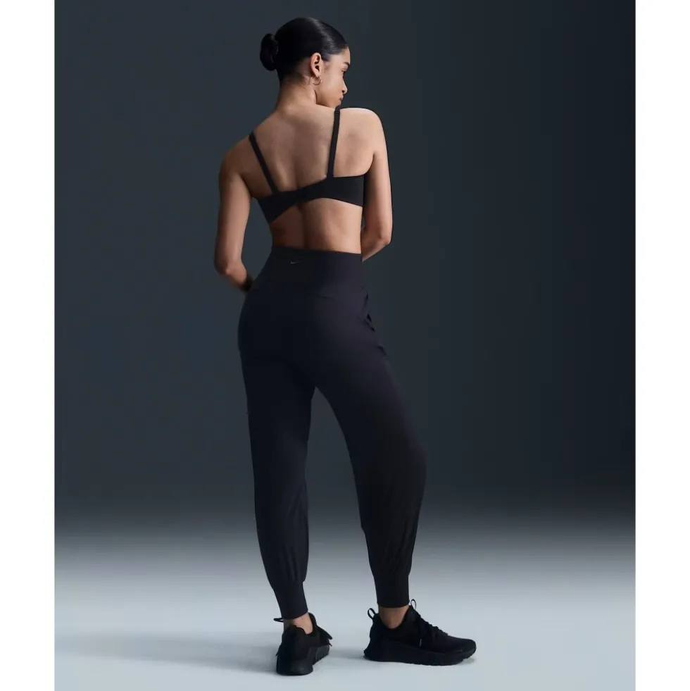 Alate Minimalist Light-Support Convertible Sports Bra