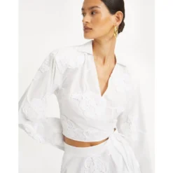 Hvid Bomuldsskjorte med Broderede Blomster