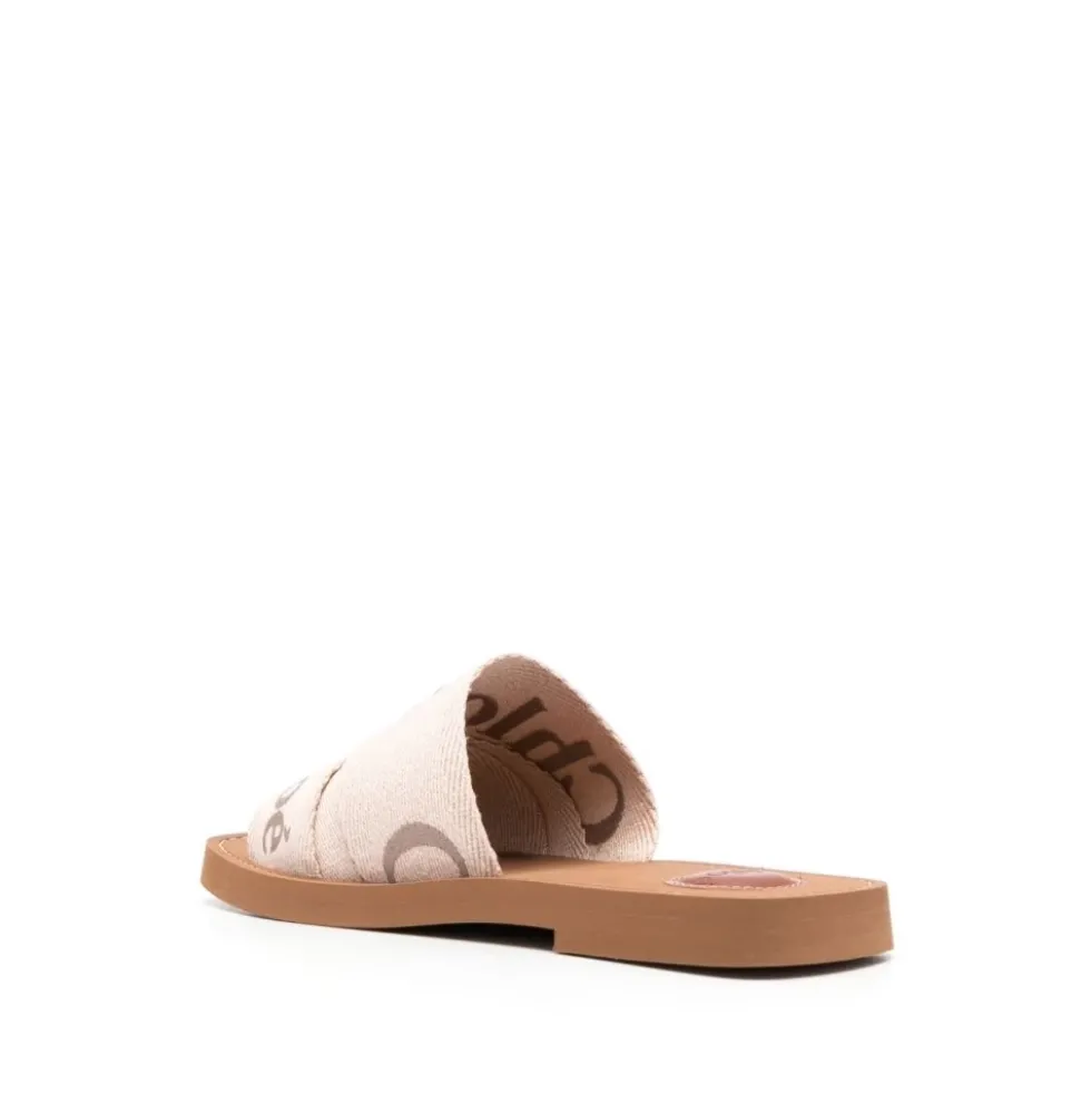 Sandaler med broderet logo