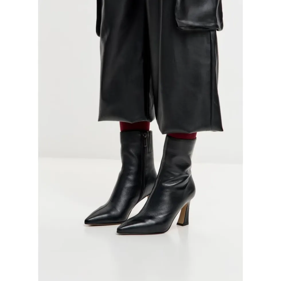 Sculpted Sleek-Heel Ankelstøvle