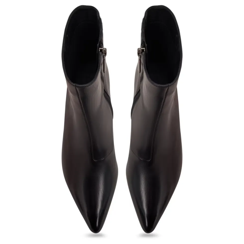 Sleek Pointed Ankelstøvle med Kitten Heel