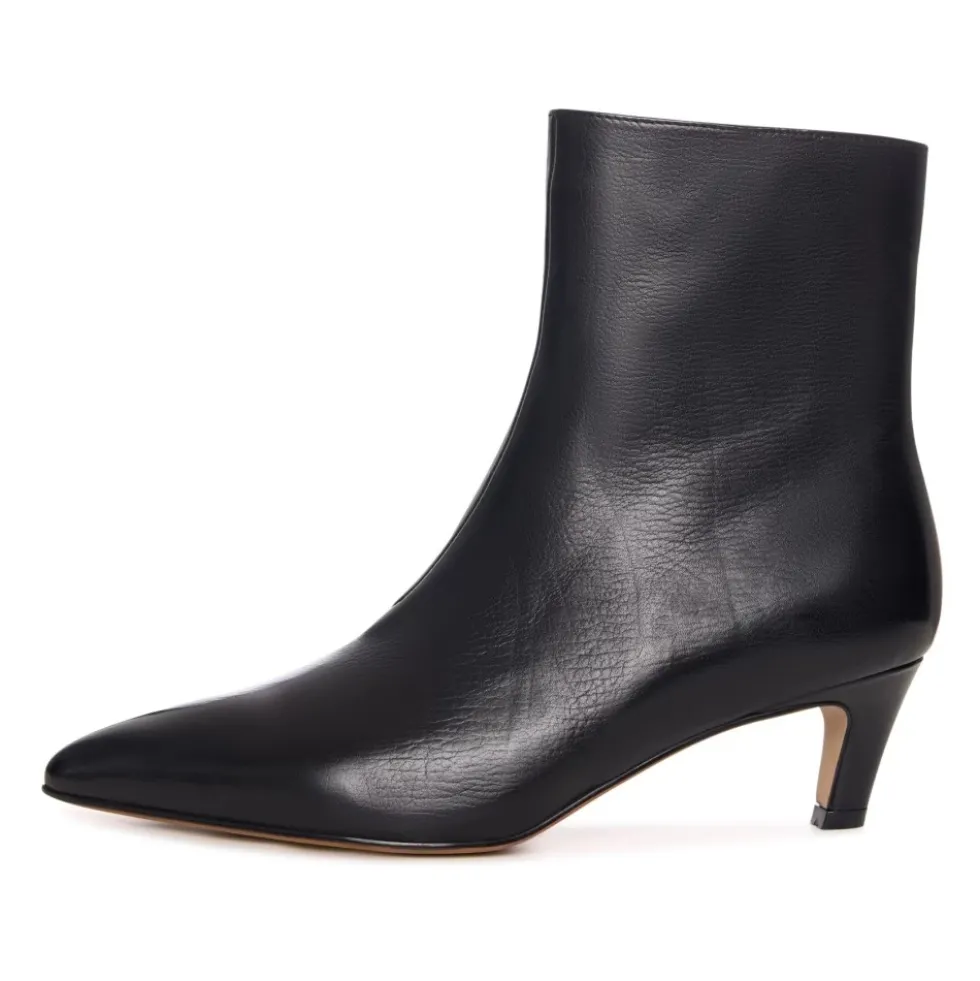 Sleek Pointed Ankelstøvle med Kitten Heel