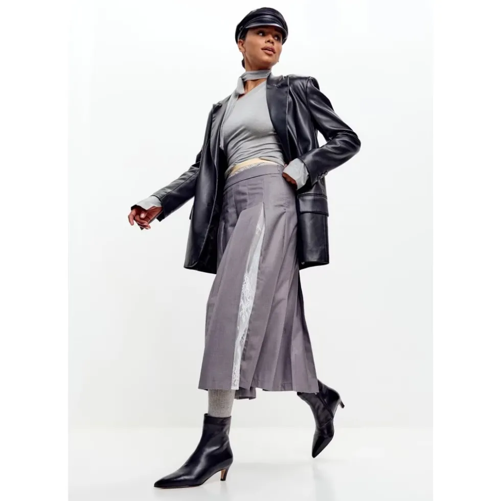 Sleek Pointed Ankelstøvle med Kitten Heel