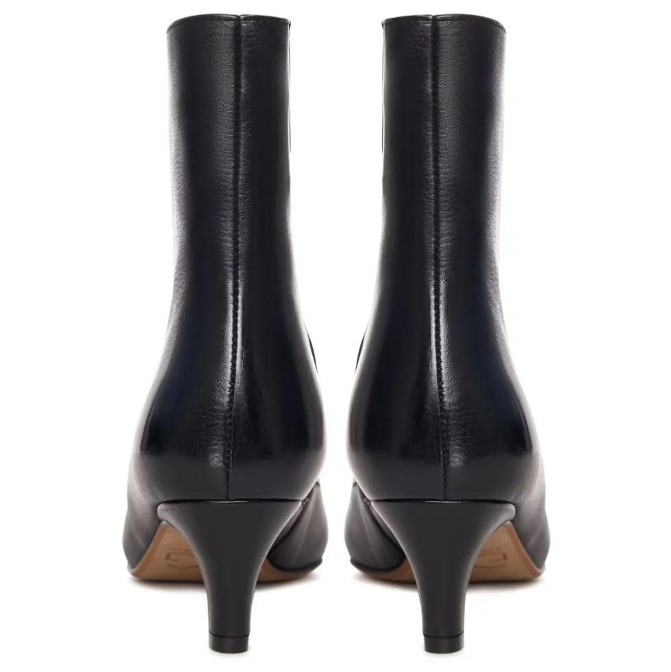 Sleek Pointed Ankelstøvle med Kitten Heel