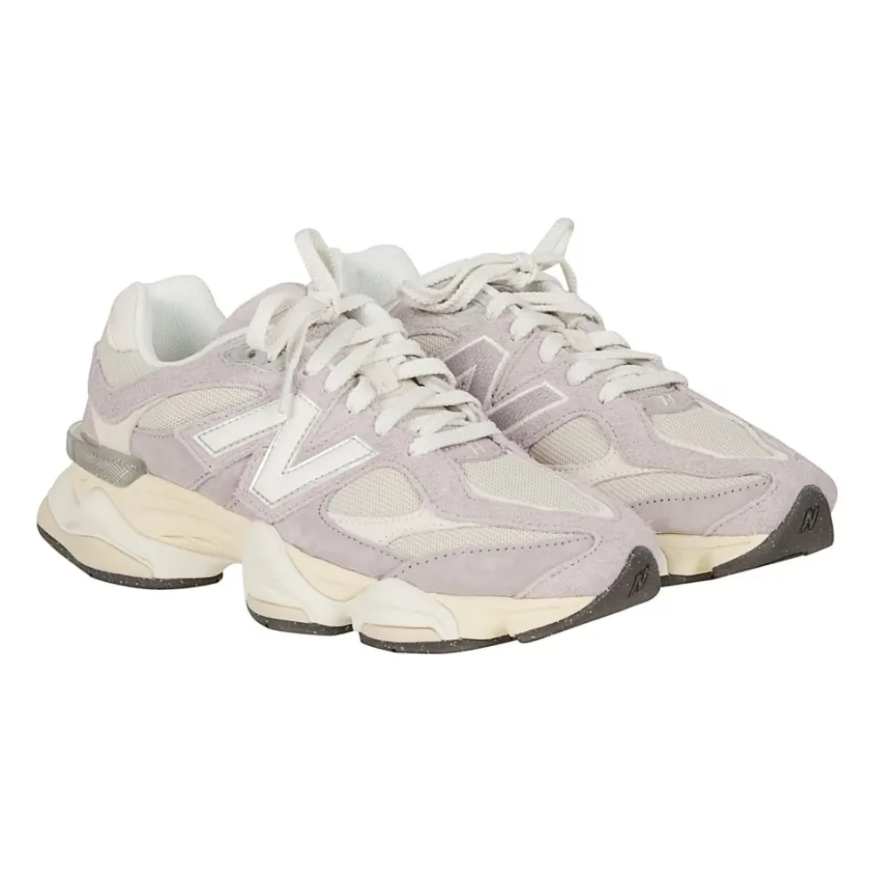 9060 Sneakers