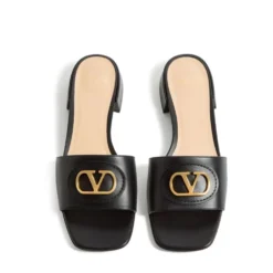 Sort firkantet sandal med åben tå