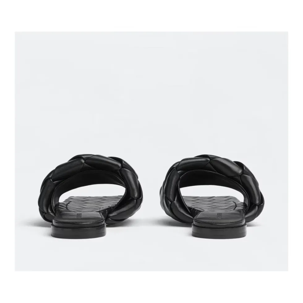 Sort lædersandal med tubulær design