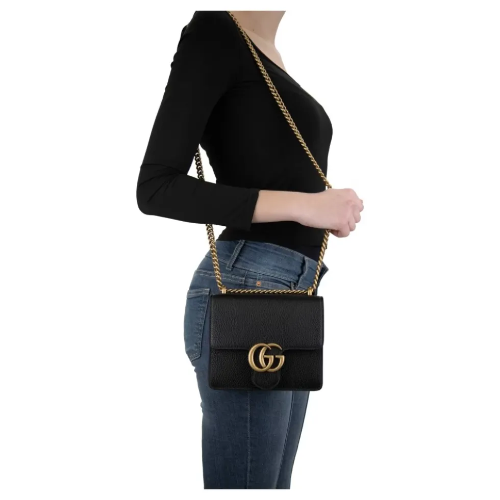 Stilfuld læder crossbody taske med kæde